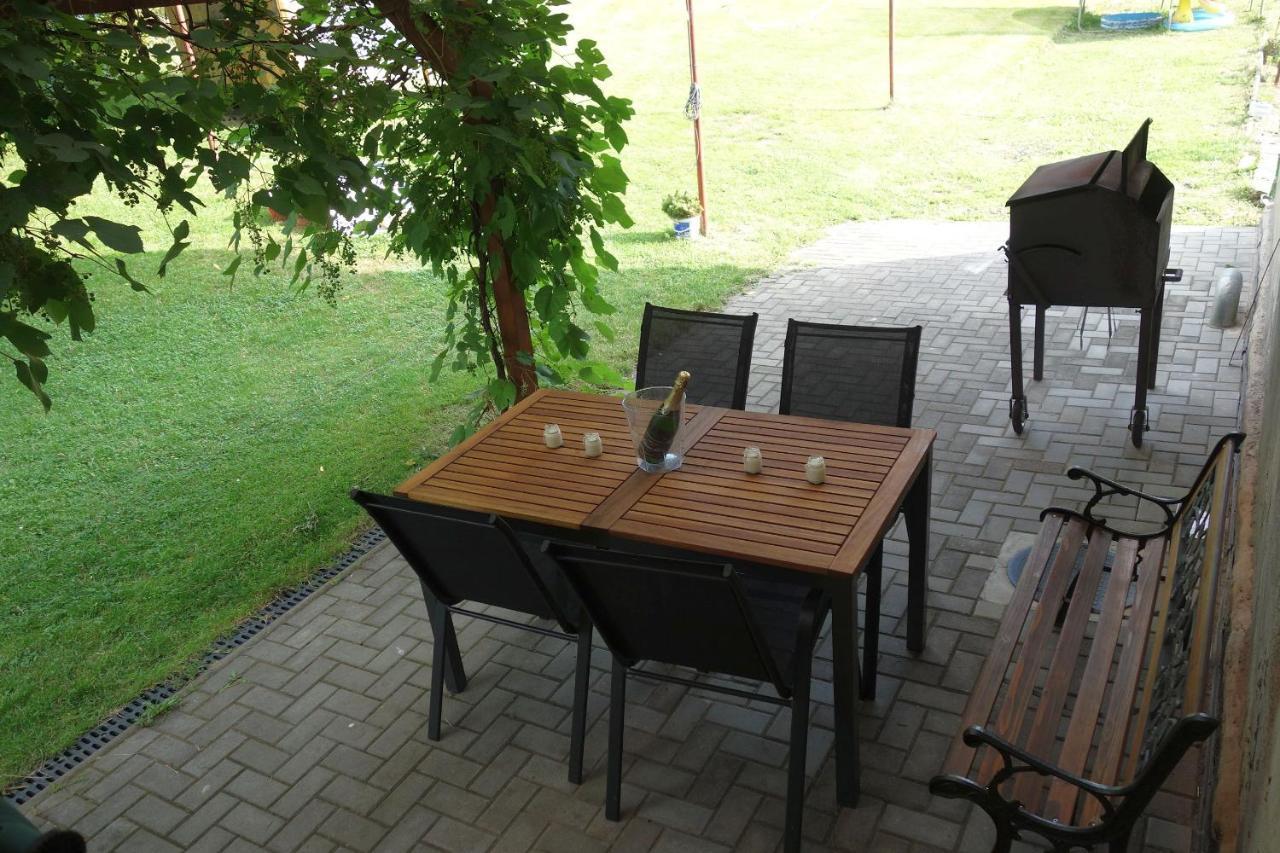 Pod Chlumem - Utulny Byt V Blizkosti Centra Decin Exterior photo
