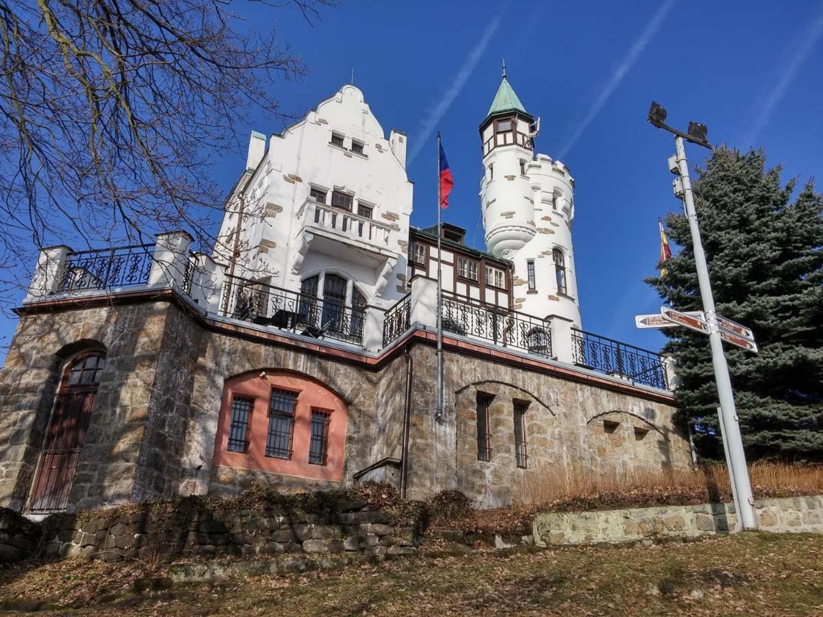 Pod Chlumem - Utulny Byt V Blizkosti Centra Decin Exterior photo